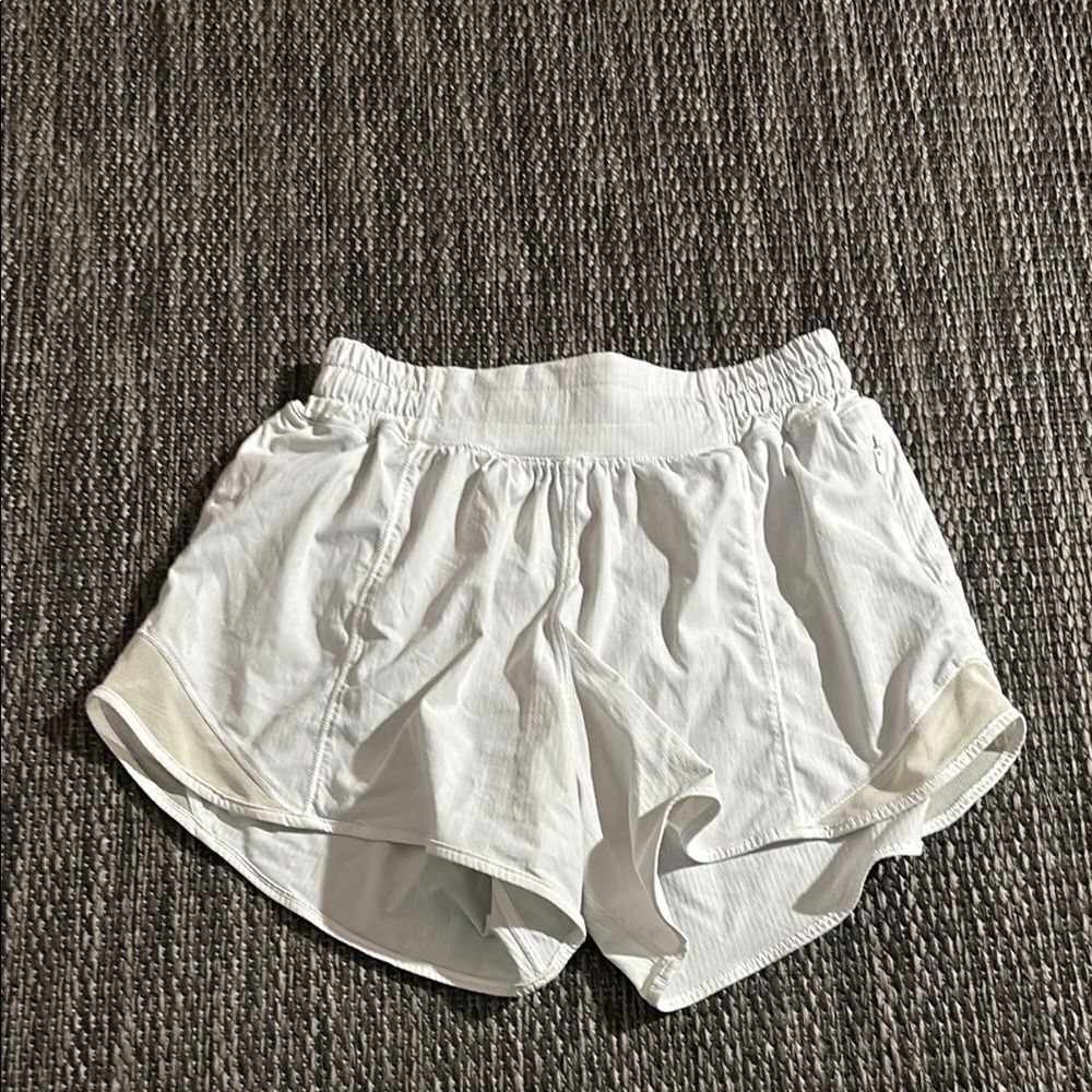 Lululemon Hotty Hot Short II *Long 4" Swift Size 4